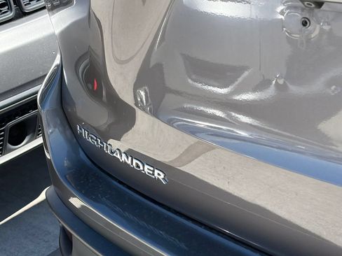 Used 2015 Toyota Highlander XLE FWD image 4