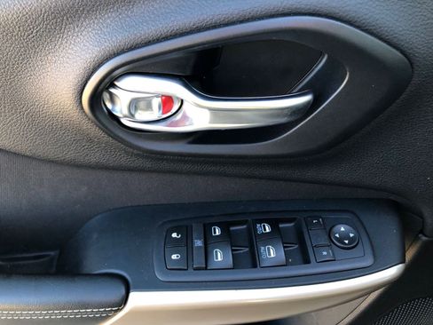 Used 2017 Jeep Cherokee Latitude w/ Safety/Convenience Group image 11