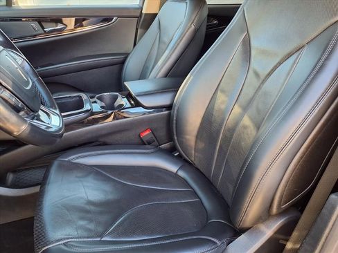 Used 2023 Lincoln Nautilus Reserve image 3