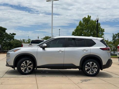 Used 2023 Nissan Rogue SV FWD image 4