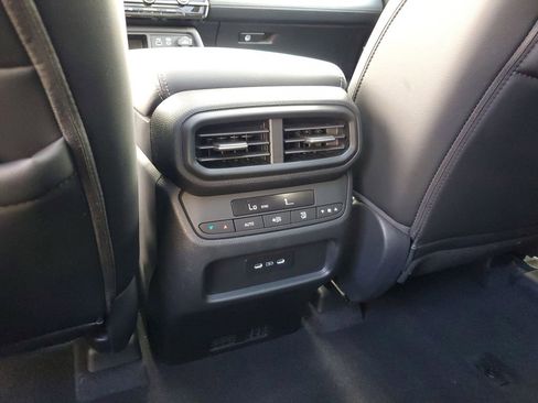 Certified 2025 Honda Pilot Touring image 14