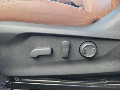 Used 2020 Subaru Forester Touring image 29