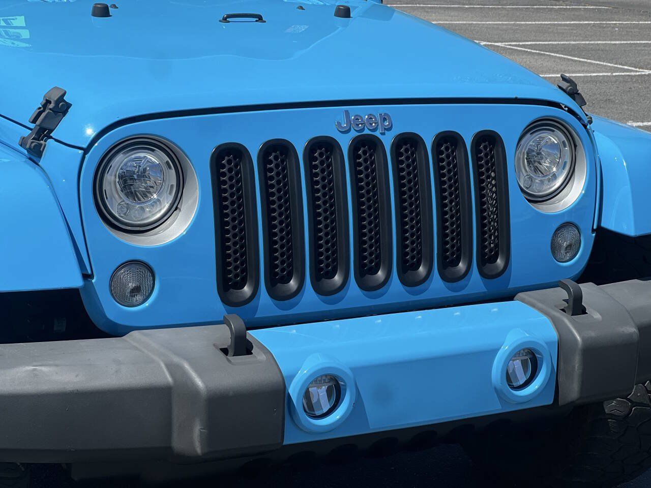 Used 2018 Jeep Wrangler Unlimited Sahara w/ Connectivity Group AWD/4WD image 9