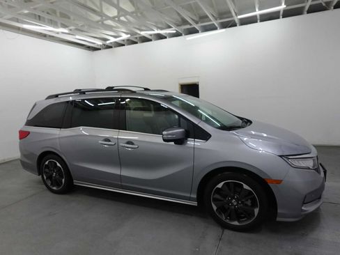 Used 2024 Honda Odyssey Elite image 4
