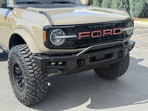 Used 2025 Ford Bronco Badlands AWD/4WD image 3