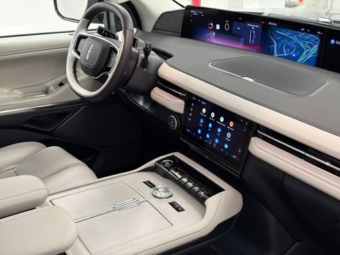 New 2026 Lincoln Navigator Reserve image 11