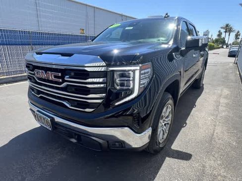 Used 2025 GMC Sierra 1500 SLT AWD/4WD image 9