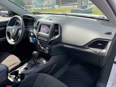 Used 2019 Jeep Cherokee Latitude w/ Popular Appearance Group FWD image 26