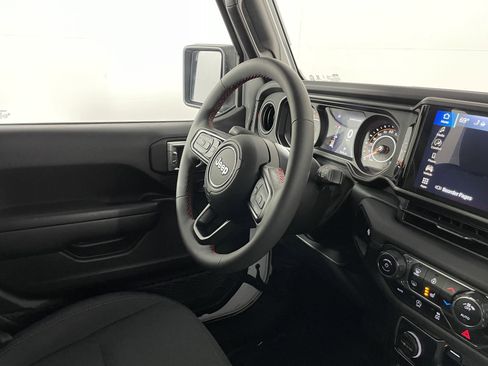 Used 2024 Jeep Gladiator Rubicon w/ Safety Group image 10