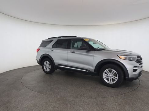 Used 2024 Ford Explorer XLT w/ Equipment Group 202A AWD/4WD image 26