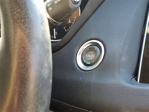 Certified 2022 Cadillac XT4 Premium Luxury w/ Enhanced Visibility Package image 17