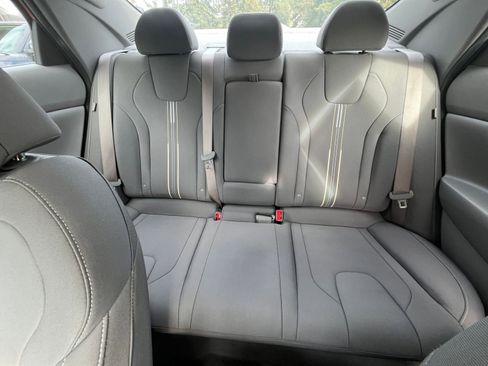 Used 2025 Hyundai Elantra SEL image 41