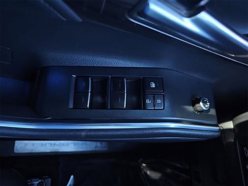 Used 2022 Toyota Highlander Limited image 31