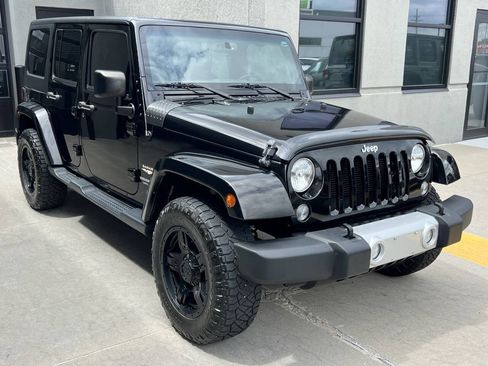 Used 2015 Jeep Wrangler Unlimited Sahara w/ Connectivity Group AWD/4WD image 7