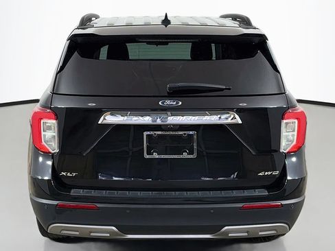 Used 2023 Ford Explorer XLT w/ Equipment Group 202A AWD/4WD image 14