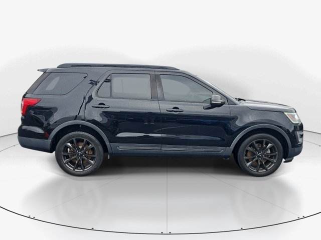 Used 2017 Ford Explorer XLT w/ Equipment Group 202A AWD/4WD image 2