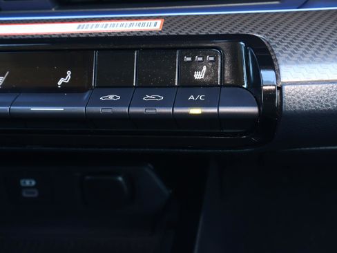 Used 2025 Toyota Prius XLE image 27