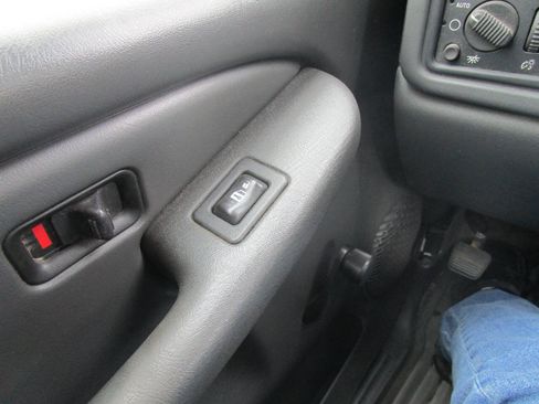 Used 2003 GMC Sierra 1500 2WD Extended Cab w/ Exterior Appearance Package image 14