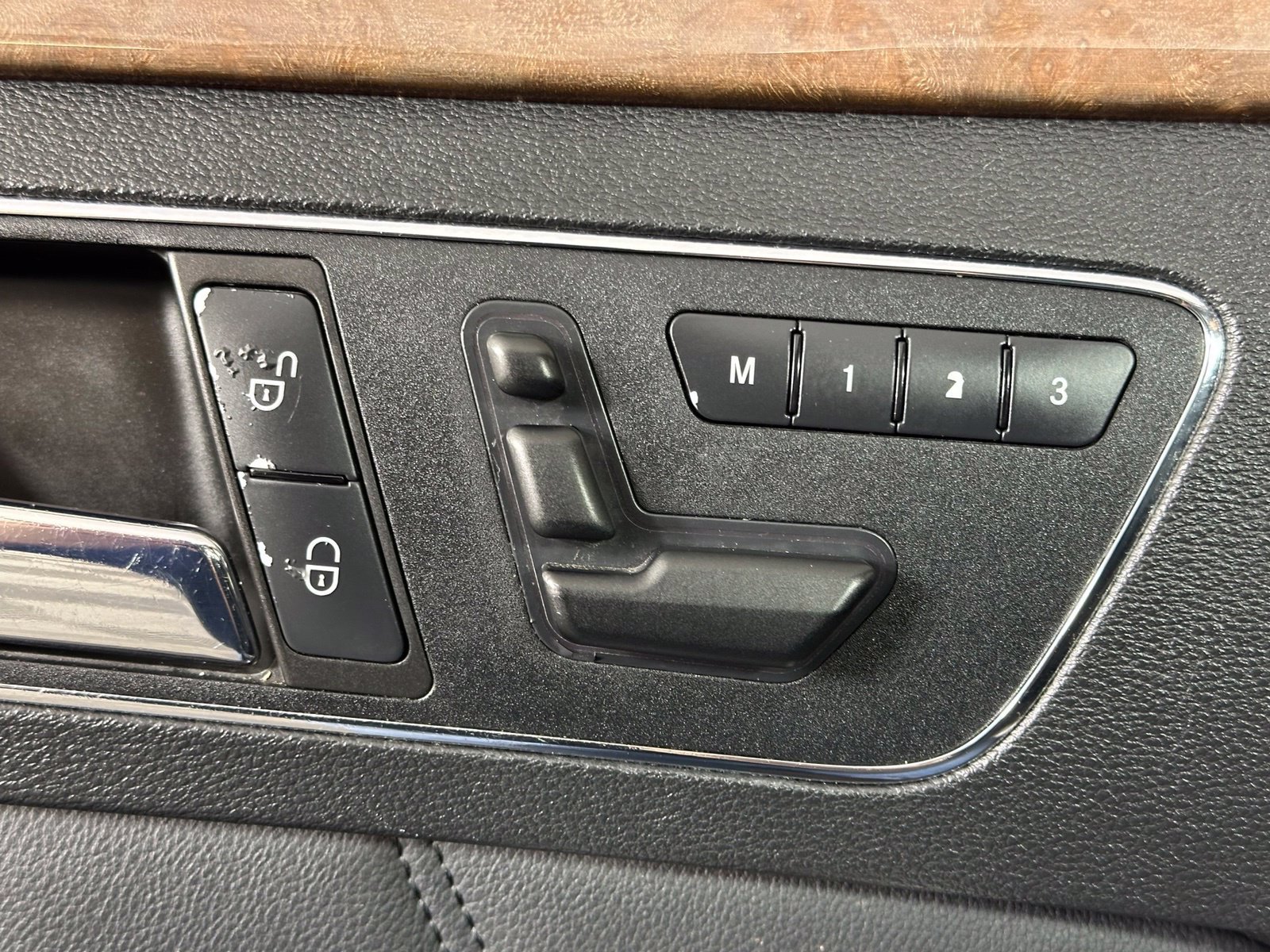 Used 2011 Mercedes-Benz E 350 4MATIC Sedan image 6