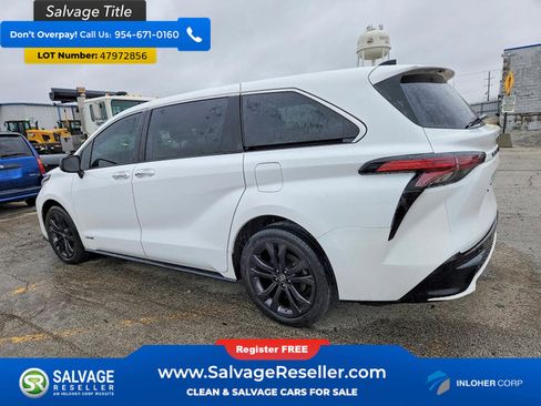 Used 2021 Toyota Sienna XSE w/ XSE Plus Package FWD image 3