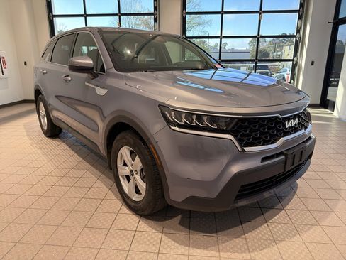 Used 2023 Kia Sorento LX image 7