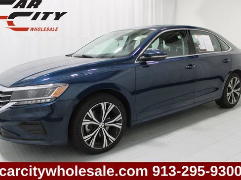Used 2021 Volkswagen Passat 2.0T SE FWD image 1