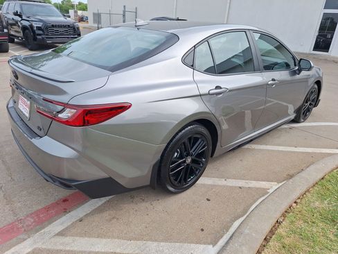Used 2025 Toyota Camry SE image 6