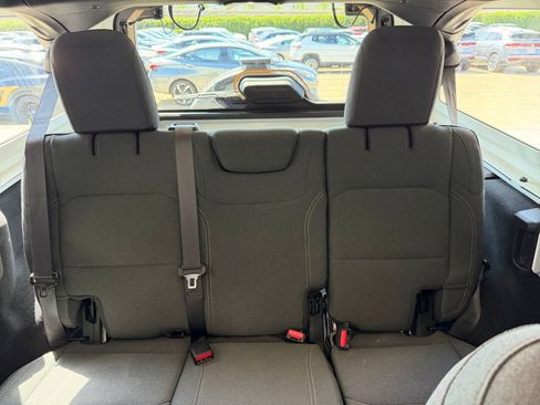 Used 2025 Jeep Wrangler Sahara image 37