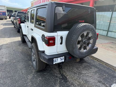 Used 2020 Jeep Wrangler Unlimited Sahara w/ Dual Top Group AWD/4WD image 8