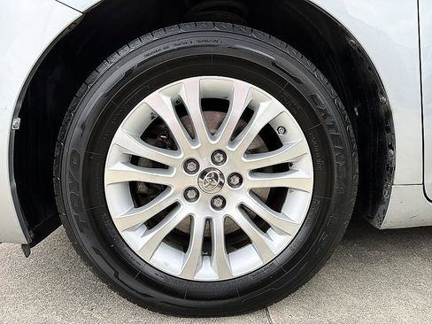Used 2013 Toyota Sienna XLE w/ Entertainment Pkg FWD image 8
