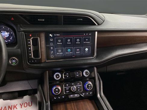Used 2023 GMC Yukon XL Denali Ultimate AWD/4WD image 9