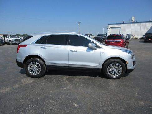 Used 2017 Cadillac XT5 Luxury w/ Driver Awareness Package AWD/4WD image 2