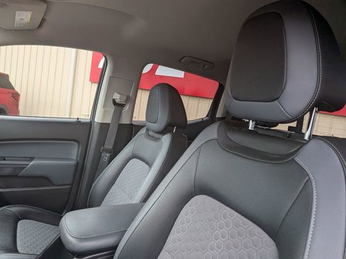 Used 2017 Chevrolet Colorado Z71 image 12