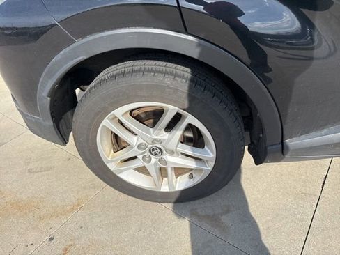 Used 2021 Toyota C-HR LE image 10