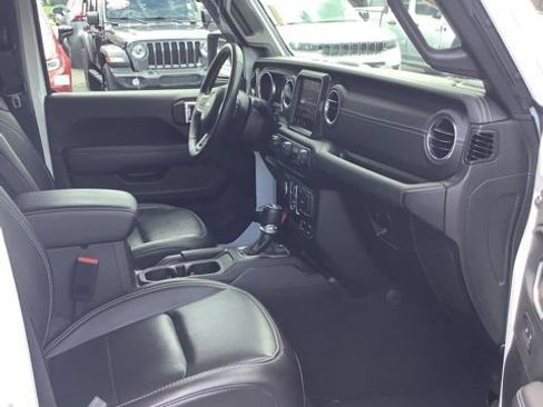 Used 2023 Jeep Wrangler Unlimited Sahara w/ Cold Weather Group AWD/4WD image 22