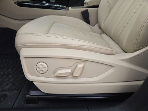 Used 2023 Audi Q5 2.0T Premium w/ Convenience Package image 17