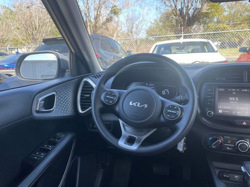 Used 2025 Kia Soul LX w/ LX Technology Package image 32