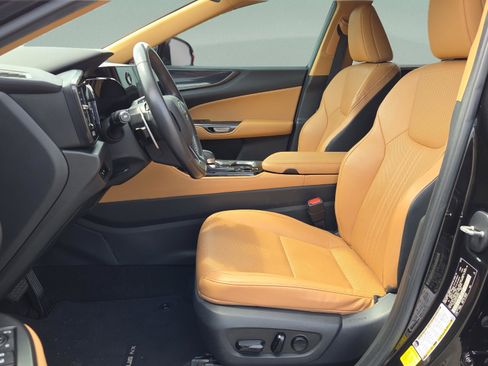 Used 2023 Lexus NX 250 FWD w/ Towing Package (2000 Lbs) image 13