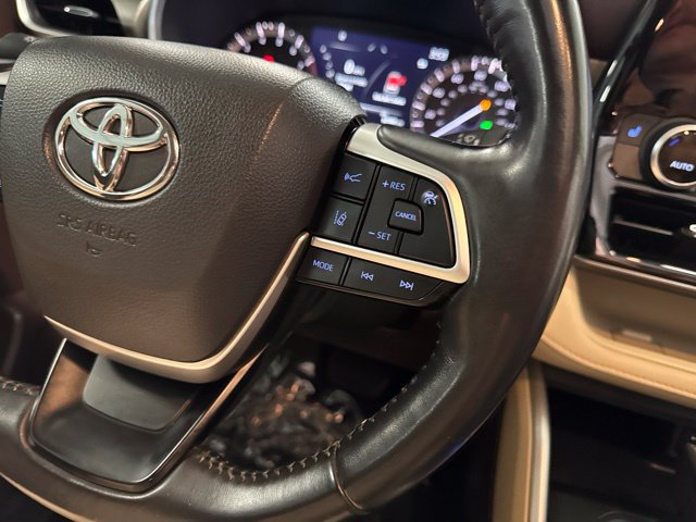 Used 2022 Toyota Highlander XLE AWD/4WD image 26