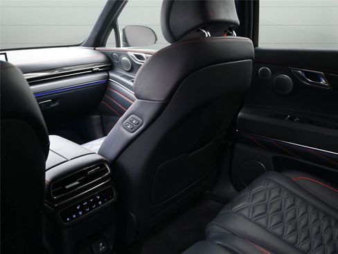 Used 2025 Genesis GV80 3.5T e-SC image 15