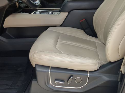 Used 2023 Ford Expedition Max Platinum AWD/4WD image 10