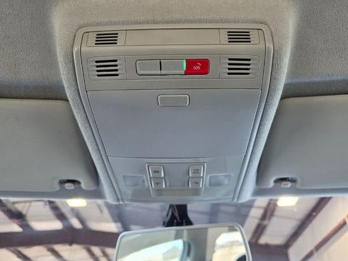 Used 2020 Volkswagen Tiguan SE FWD image 23