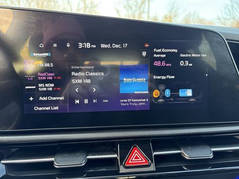 Used 2023 Kia Niro EX Touring image 17