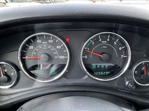 Used 2017 Jeep Wrangler Unlimited Sahara w/ Connectivity Group AWD/4WD image 22