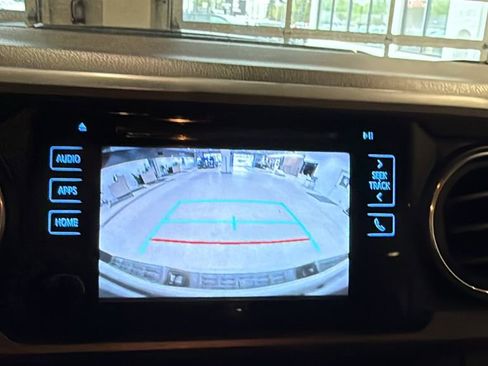 Used 2018 Toyota Tacoma TRD Sport AWD/4WD image 31