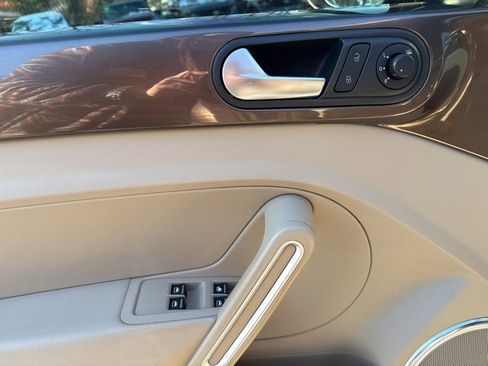 Used 2013 Volkswagen Beetle 2.5 70's Edition image 12