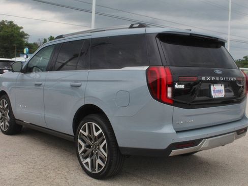 New 2026 Ford Expedition Platinum w/ Platinum Ultimate Package AWD/4WD image 9
