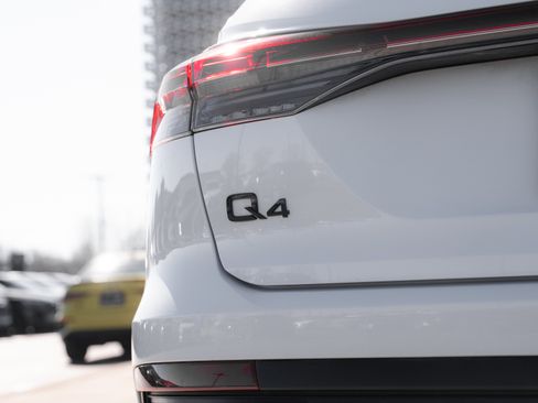 Certified 2024 Audi Q4 e-tron Premium Plus w/ Premium Plus AWD/4WD image 29