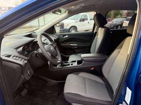 Used 2017 Ford Escape SE w/ SE Cold Weather Package AWD/4WD image 14