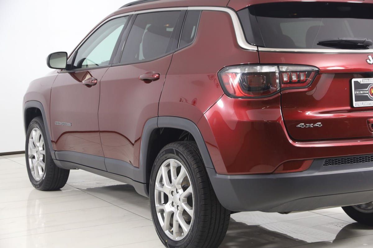 Used 2022 Jeep Compass Latitude w/ Sun and Sound Group AWD/4WD image 22